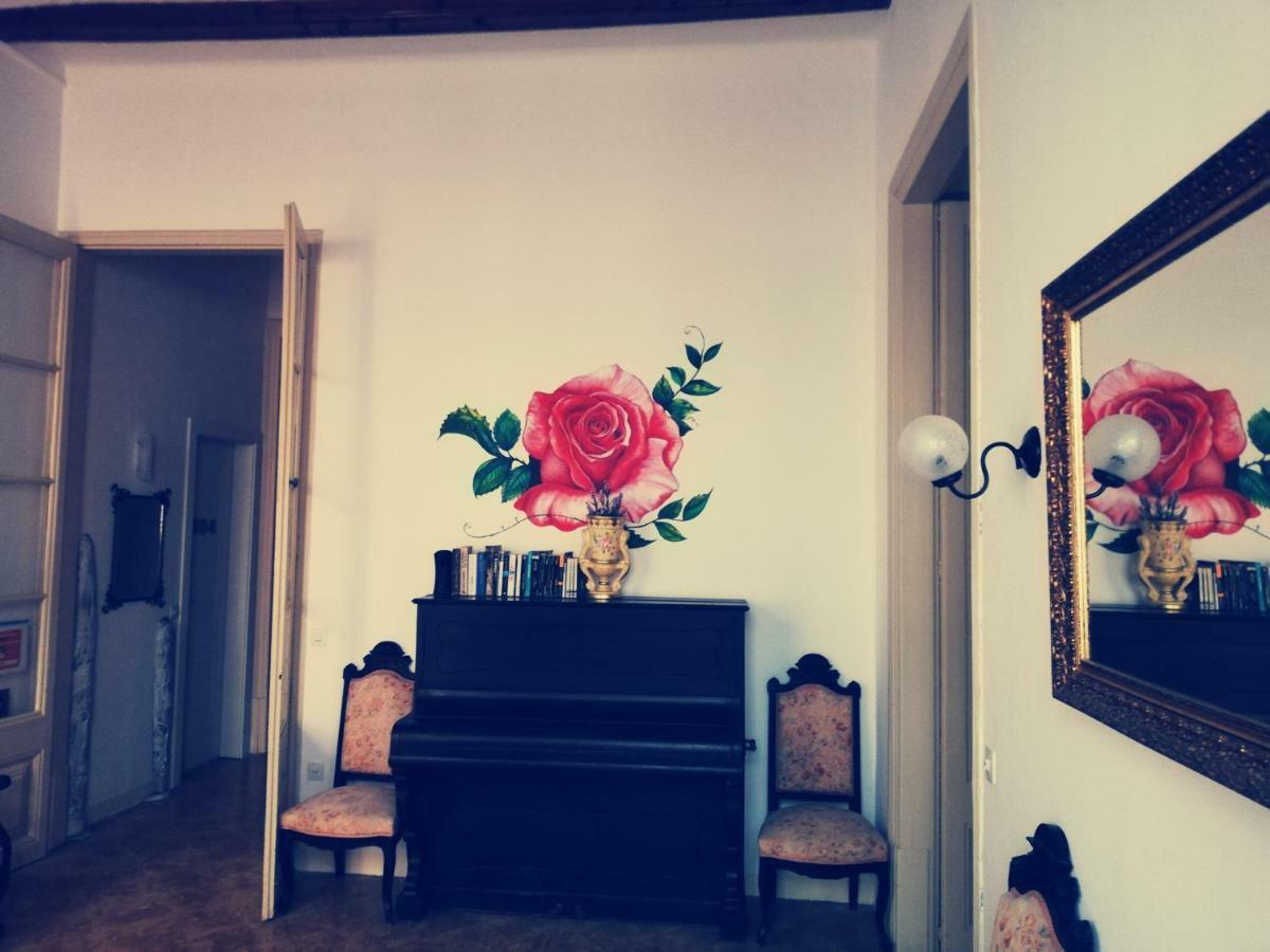 Hostal Parellades Sitges Exterior photo