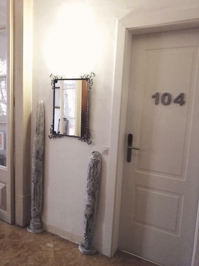 Hostal Parellades Sitges Exterior photo