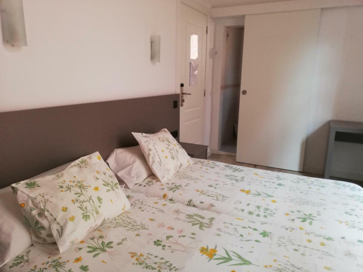 Hostal Parellades Sitges Exterior photo